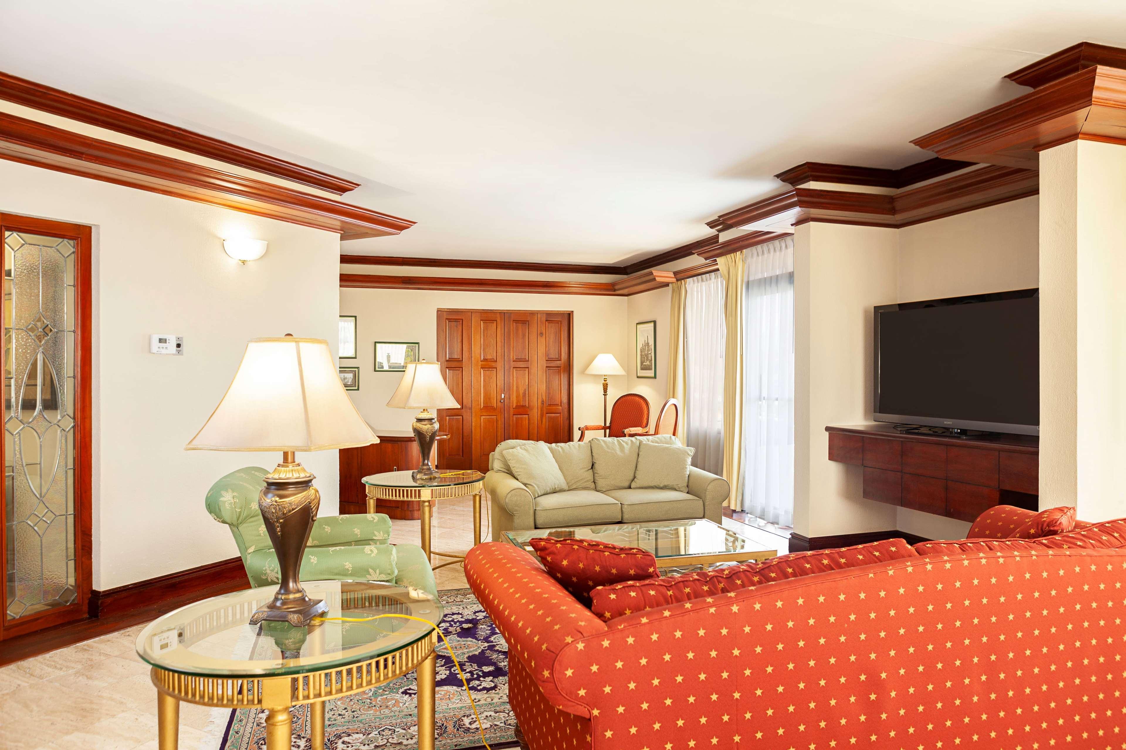 Wyndham San Jose Herradura מראה חיצוני תמונה Living room
