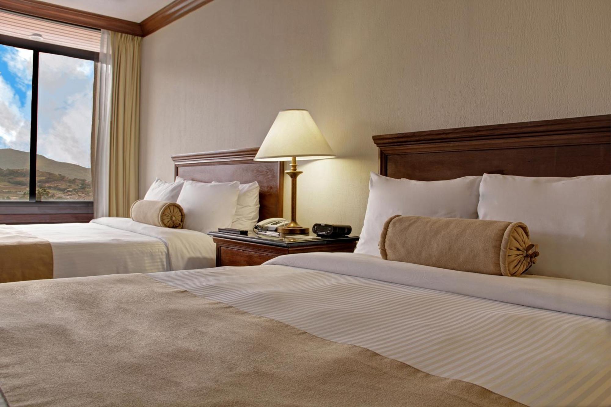 Wyndham San Jose Herradura מראה חיצוני תמונה A typical guest room at the Best Western Premier Collection