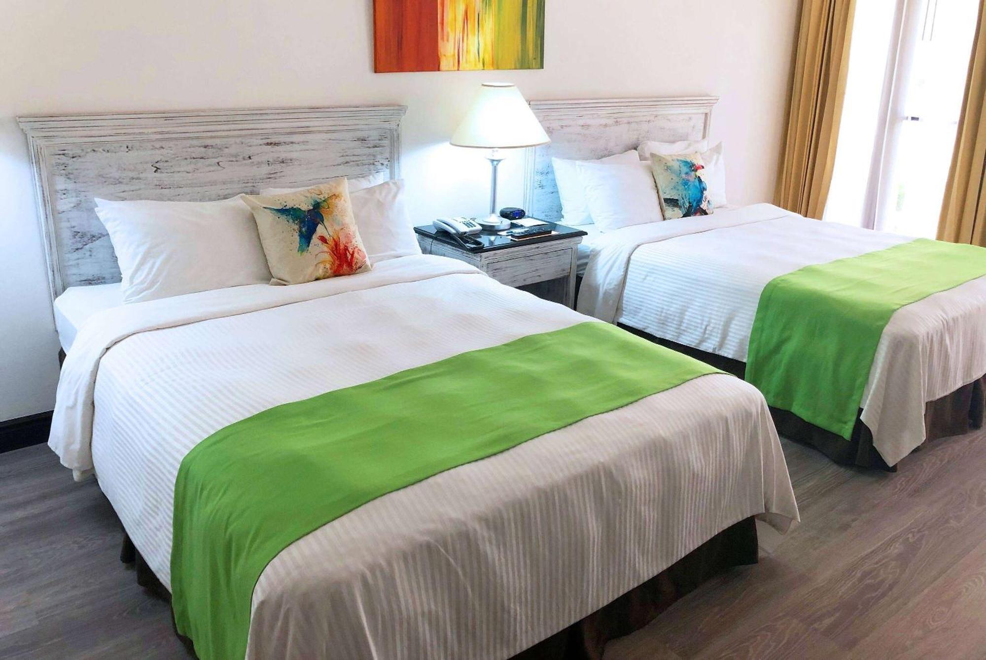 Wyndham San Jose Herradura מראה חיצוני תמונה A bed runner